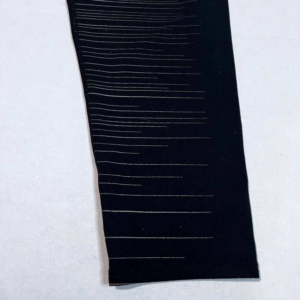 Fabletics Ingrid Ii Reflective Capri Leggings Siz… - image 3